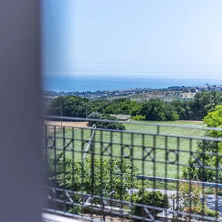 Villino Boschetti - A Terrace Overlooking The Sea Of Vasto *
